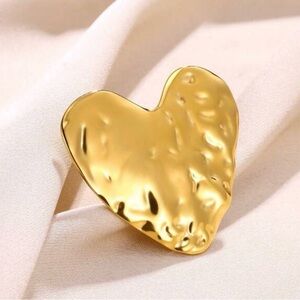 Elegant Gold Heart Ring